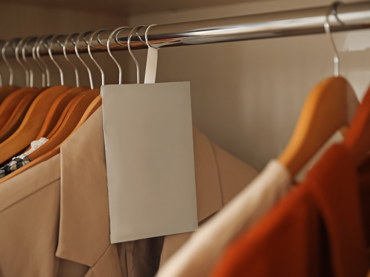 voňavá visačka v šatníku