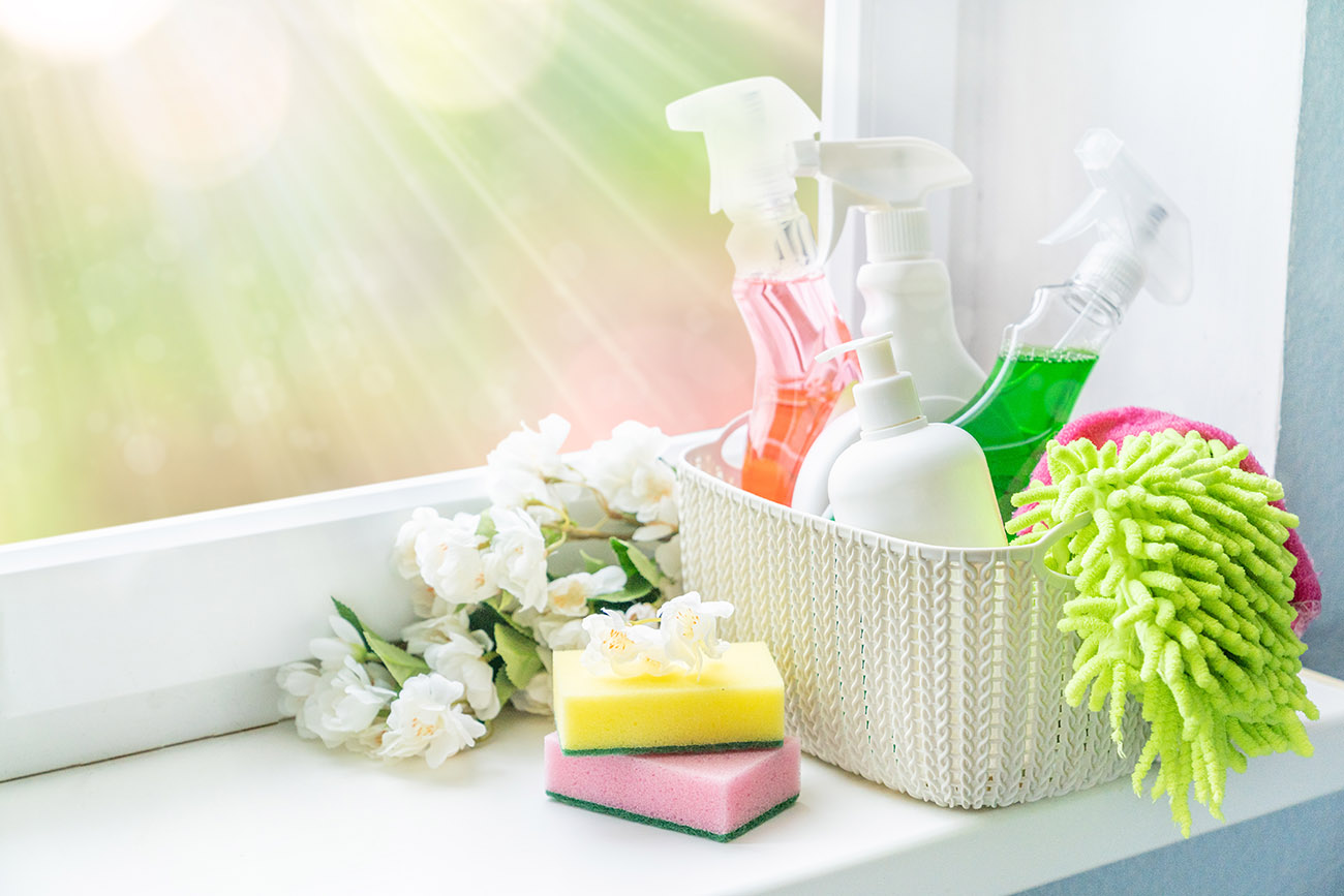 5 Tips and Tricks for a Spring Cleaning Spree that's a Breeze!