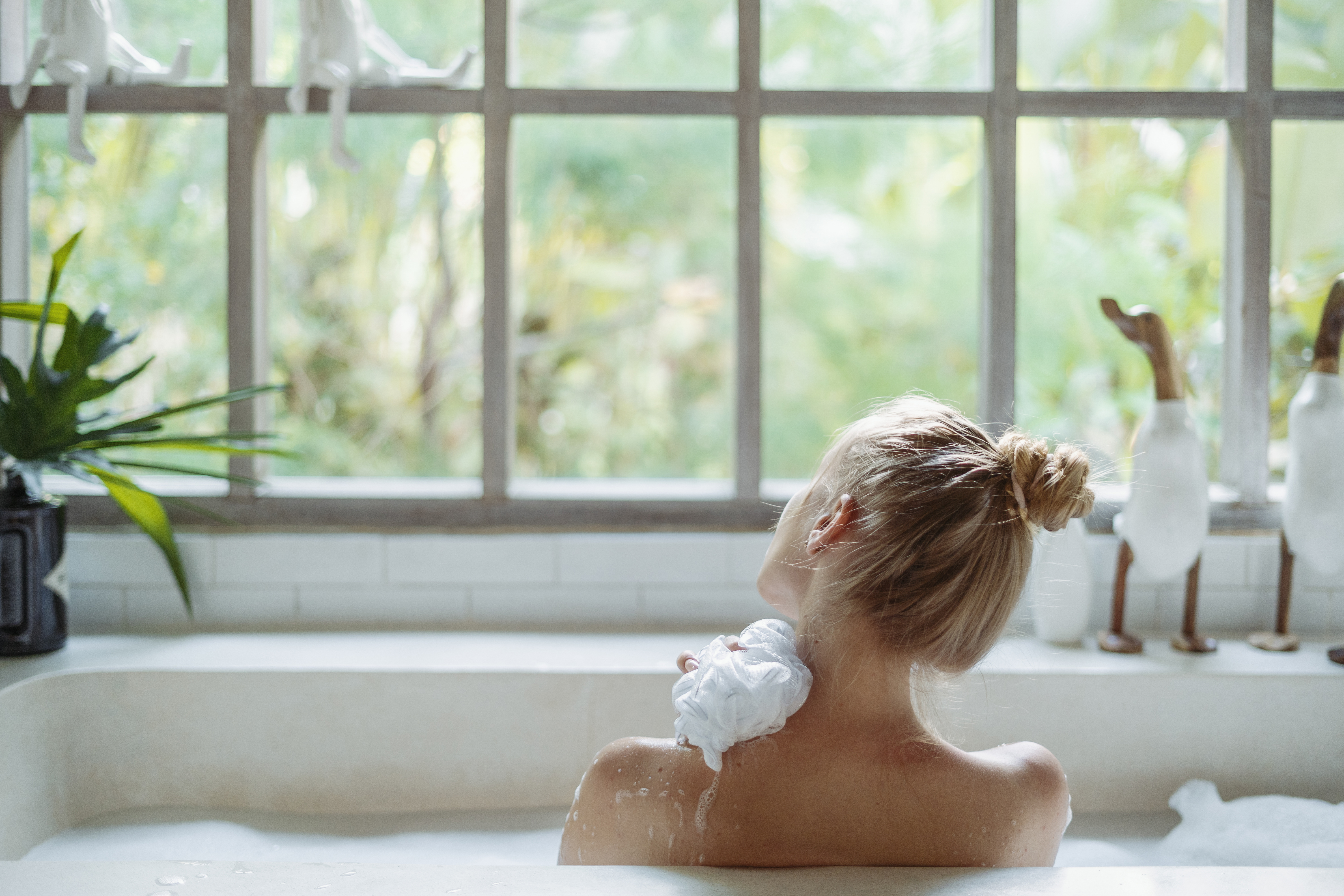 Bath with bath foam