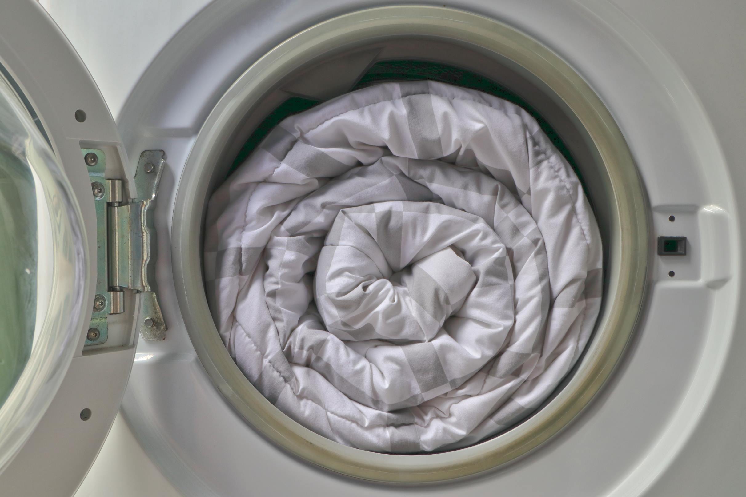 washing a duvet in the washing machine
