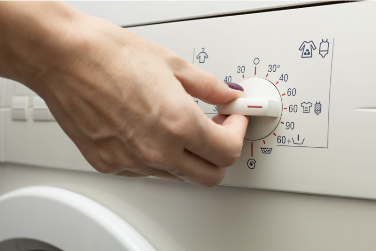 pranie ubrań w temperaturze 60 stopni