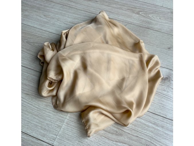 běhoun saténový hedvábný šifon zlatý 3,5m