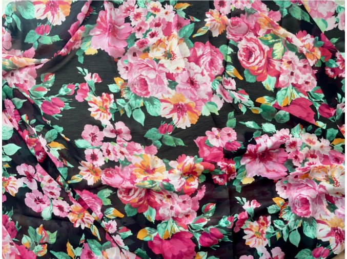 běhoun krepšifon černý s květy 3,8m, vyžehlený