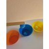 Montessori - třídění hmatových kuliček podle barev