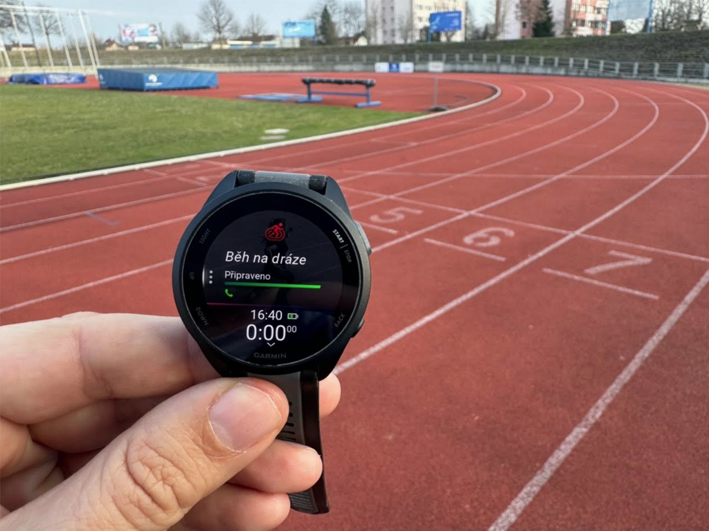 Recenze Forerunner 165: Jak obstojí proti dalším členům Garmin rodiny?