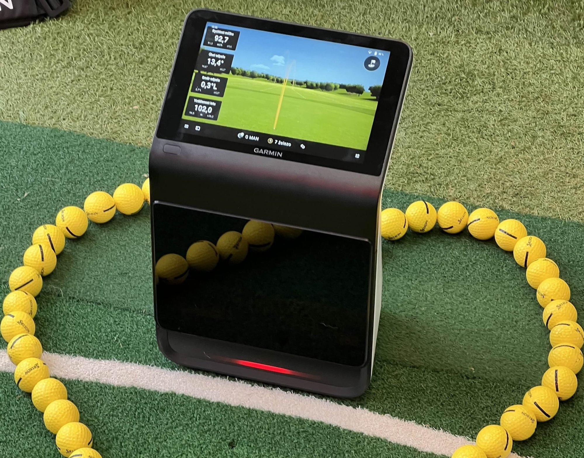 Garmin Approach R50 je profesionální golfový simulátor s celoročním využitím