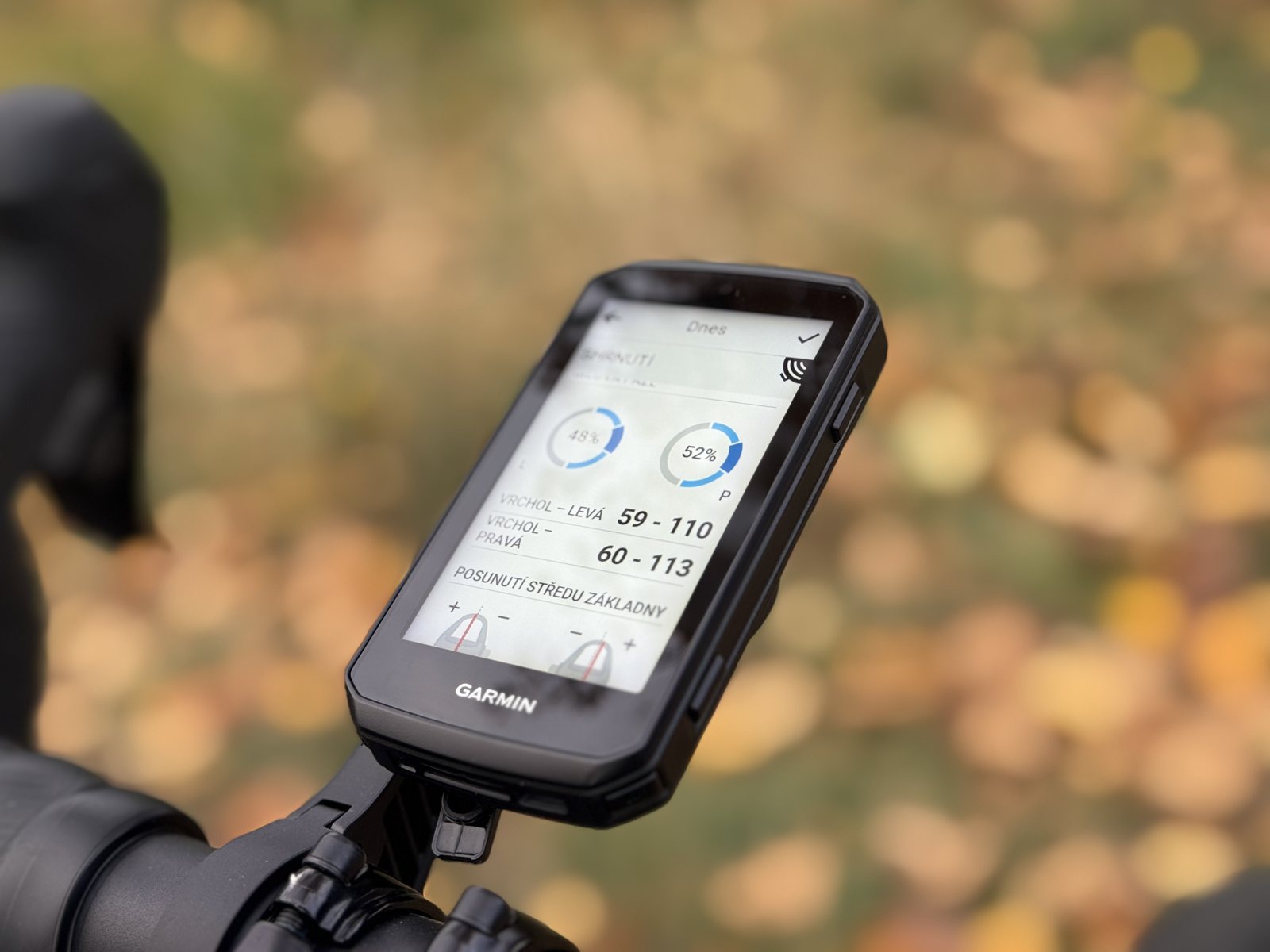 Garmin Edge 1060 na řídítkách kola