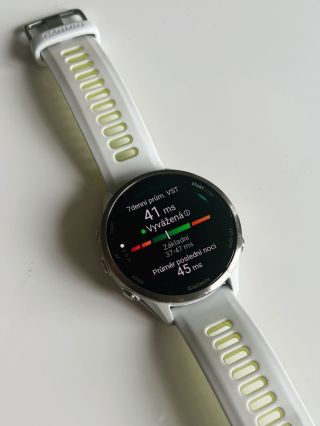 ❤️📈 Co ti tvoje sportovní hodinky skutečně říkají o regeneraci? Variabilita srdečního tepu (VST neboli HRV) patří mezi...