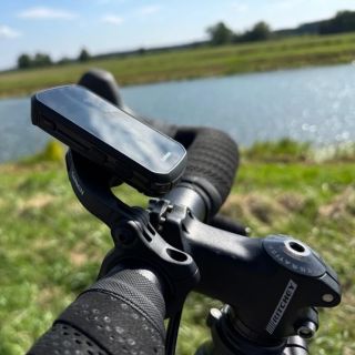 Stačí jedna rána, špatně dotažený držák nebo nečekaný pád kola – a cyklonavigace za několik tisíc korun může skončit...