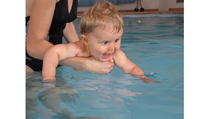 Kdy začít plavat s miminkem?