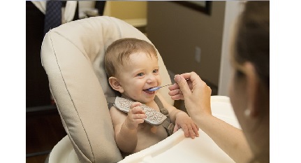 Kdy a jak začít s dětskými příkrmy?