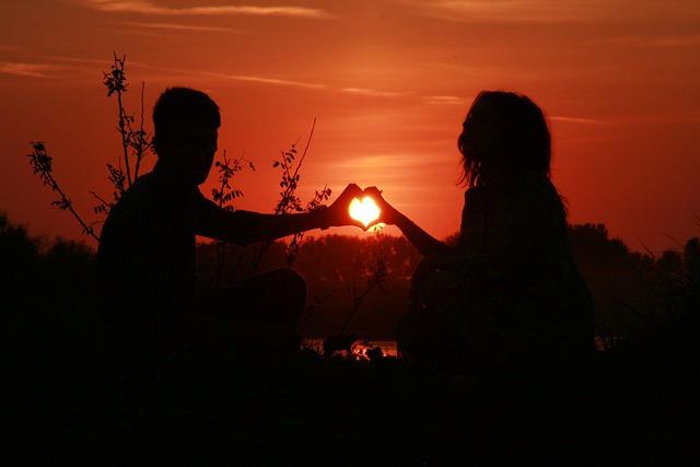 couple-915987_640