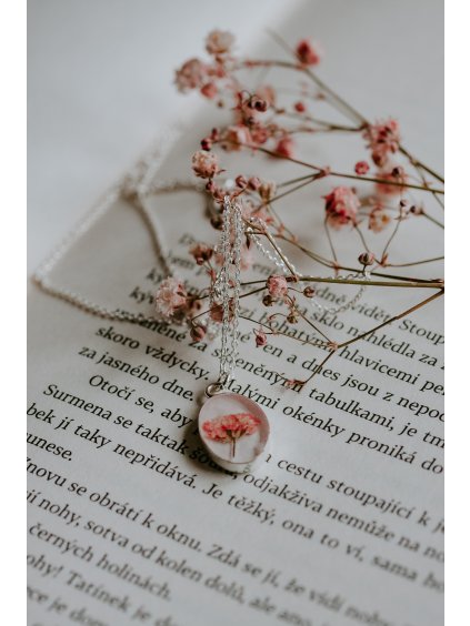 Stříbrný náhrdelník s pravými květinami