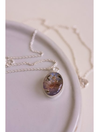 Stříbrný náhrdelník s pravými květinami