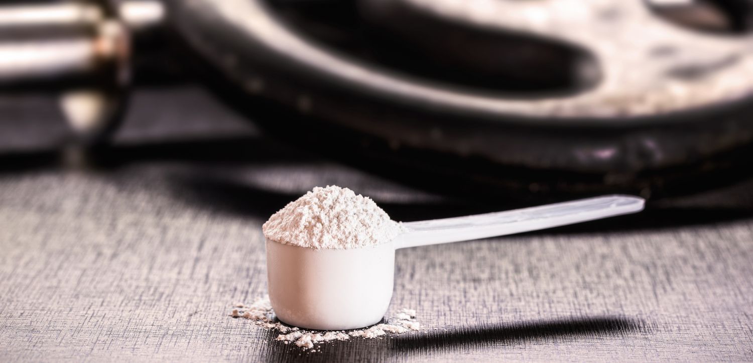 Na co je kreatin monohydrát? Mýty, účinky + jak ho užívat správně