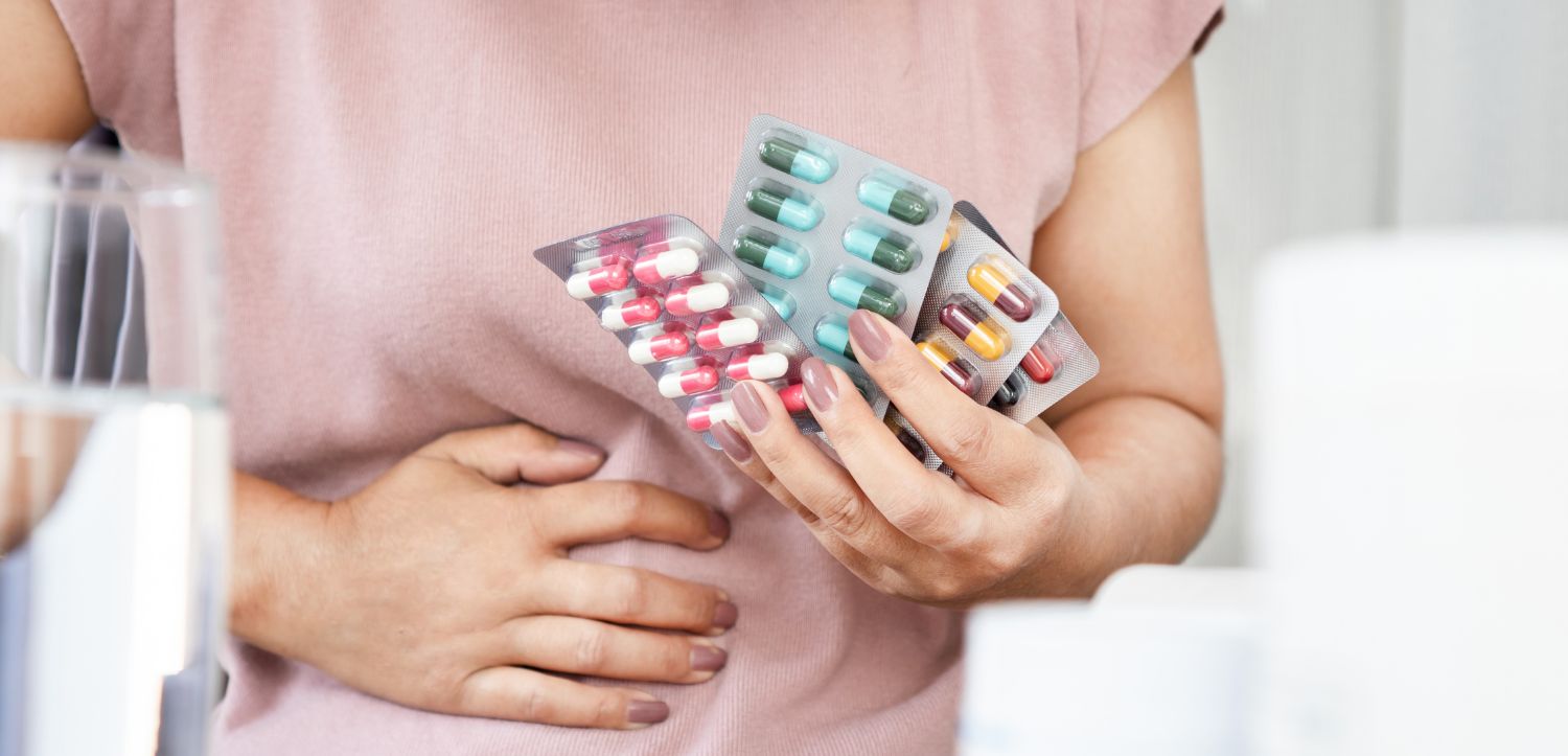 Probiotika při a po antibiotikách: Kdy začít, jak dlouho užívat a jaká vybrat?