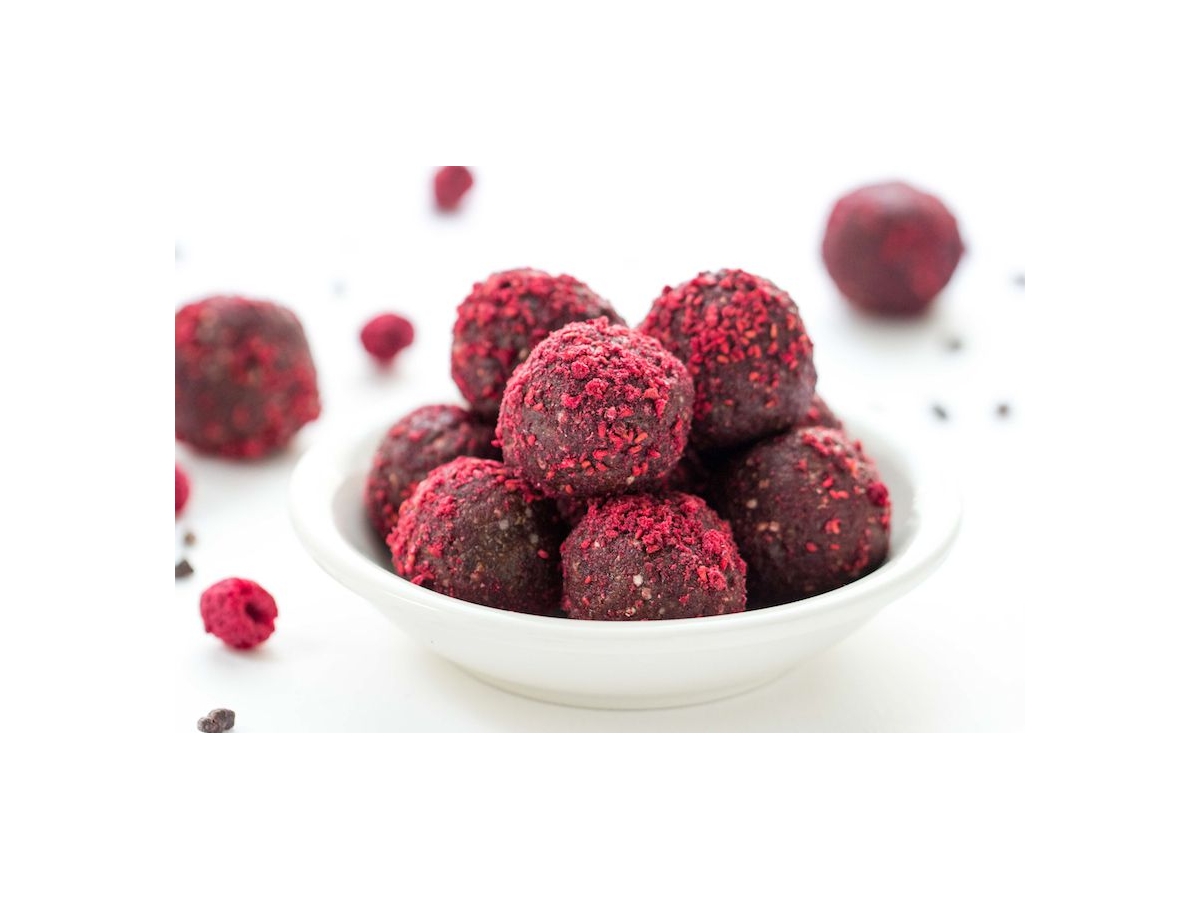 Recept na RAW čokoládové kuličky s lyofilizovanými malinami