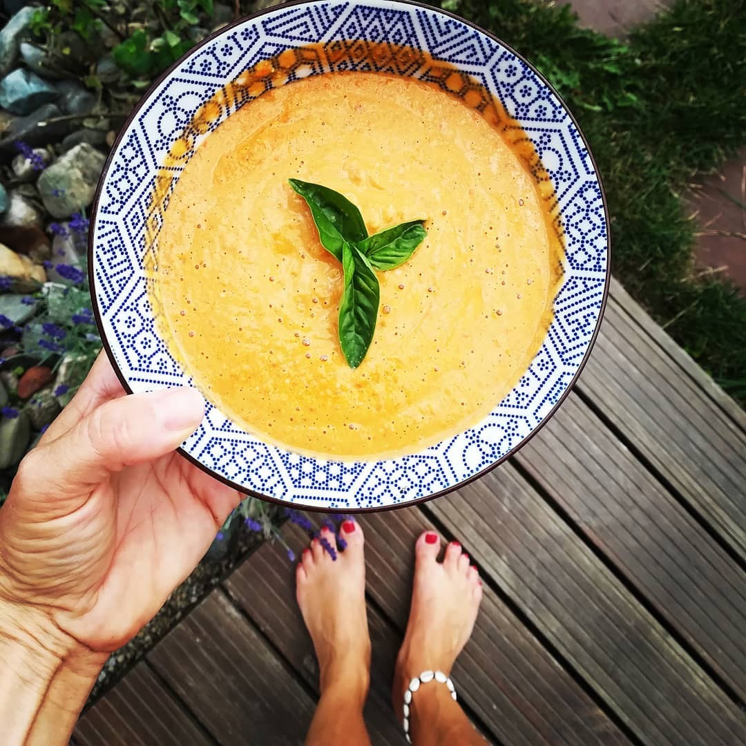 RAW rajčatová polévka