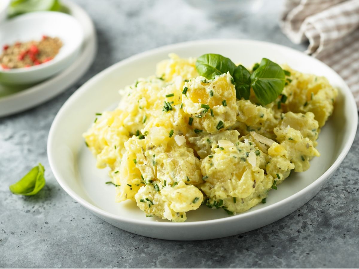 Nejlepší bramborový salát zdravě s domácí kešu majonézou