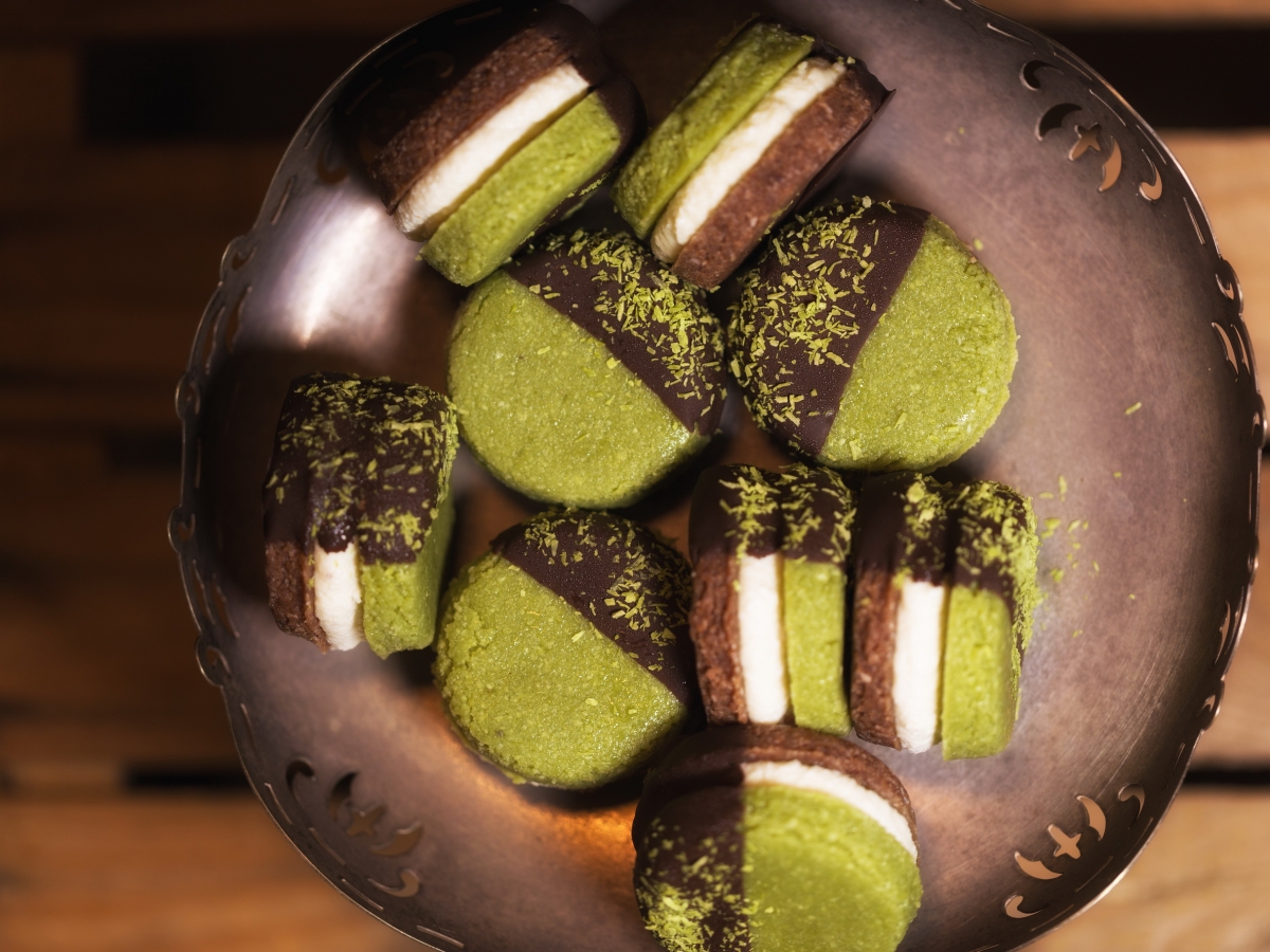 Jednoduchý recept na pistáciové RAW makronky s čokoládou