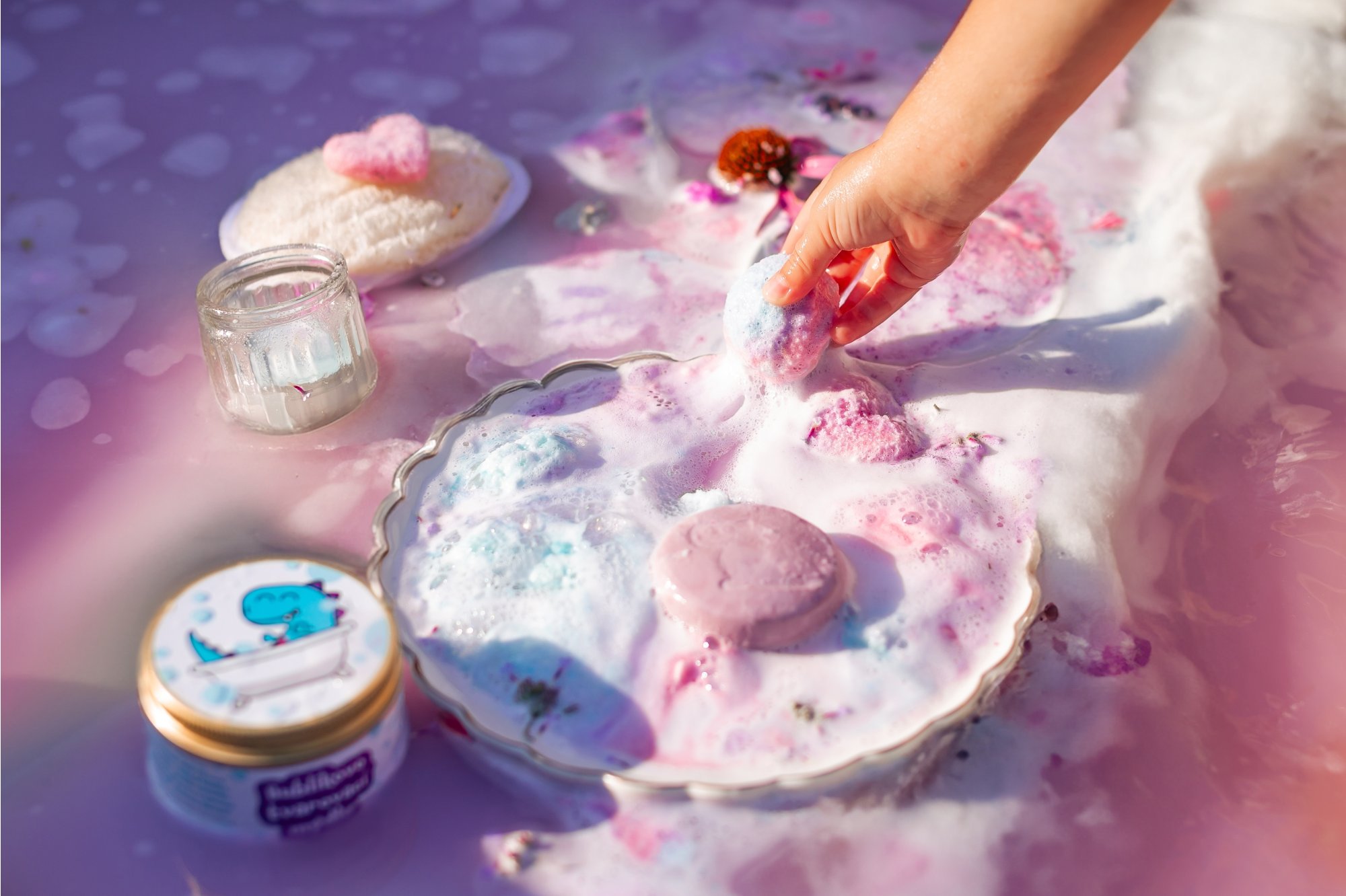 Montessori aktivity a sensory play: Jak propojit smyslové hry s přírodní dětskou kosmetikou