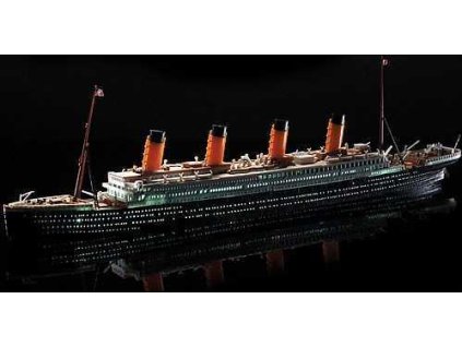 Model Kit loď 14220 - R.M.S. TITANIC + LED SET MCP (1:700)