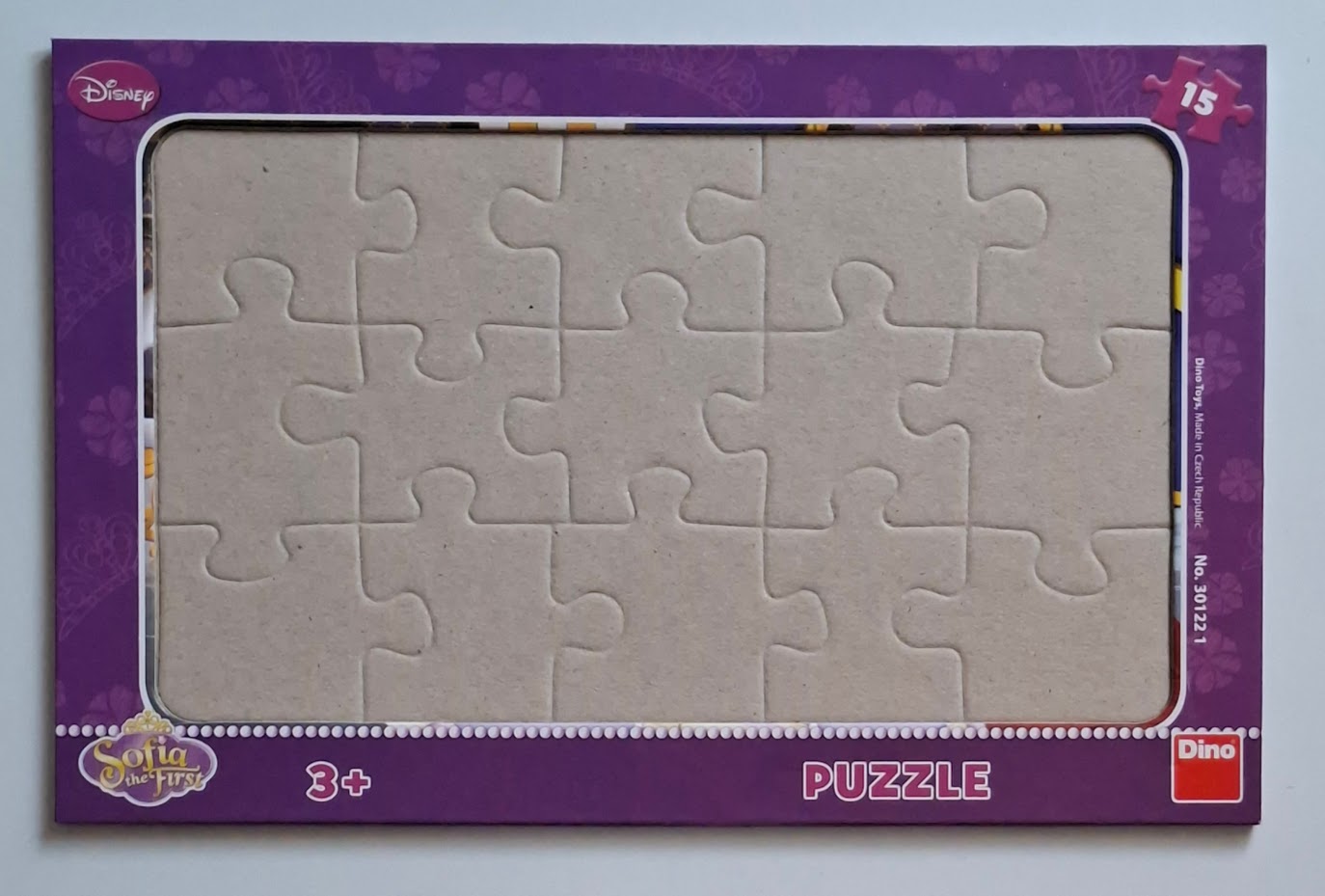 Ukázka předkreslených obrysů dílků na dně podložky deskového puzzle Dino