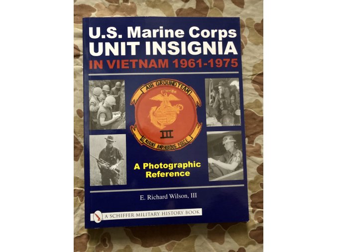 Kniha "U.S. Marine Corps Unit Insignia in Vietnam 1961-1975"