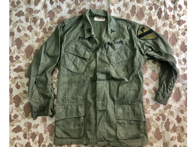 COAT, MAN'S COMBAT, TROPICAL 3RD PATTERN - 1ST CAVALRY - M-R (2)