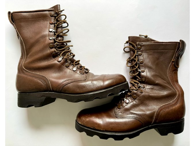 Experimemtal combat boots - US. Army Natic Soldiers Systems Center