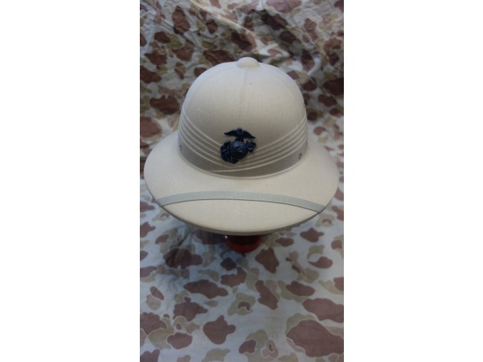 Přilba USMC Tropic a odznakem NAM