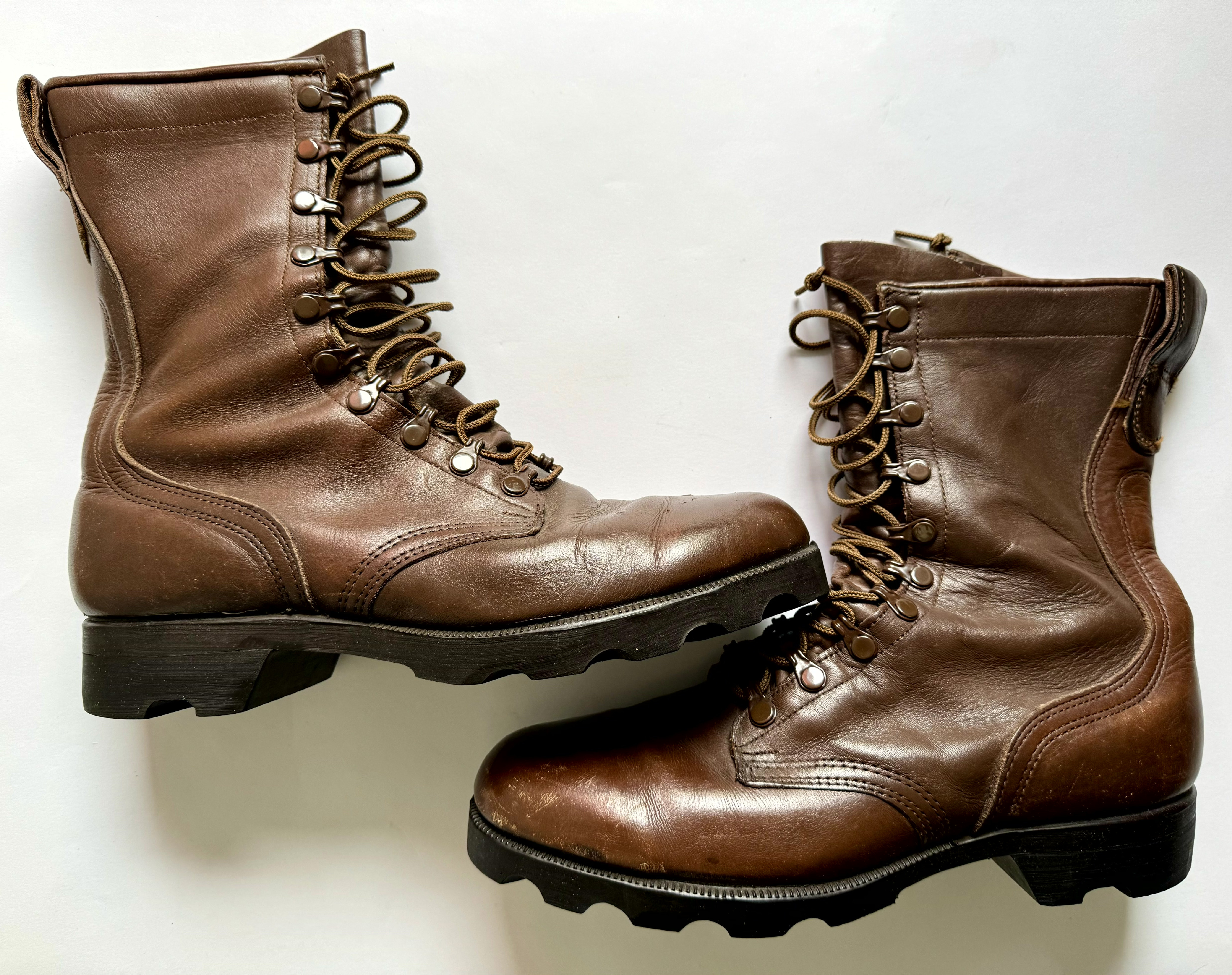 Experimemtal combat boots - US. Army Natic Soldiers Systems Center