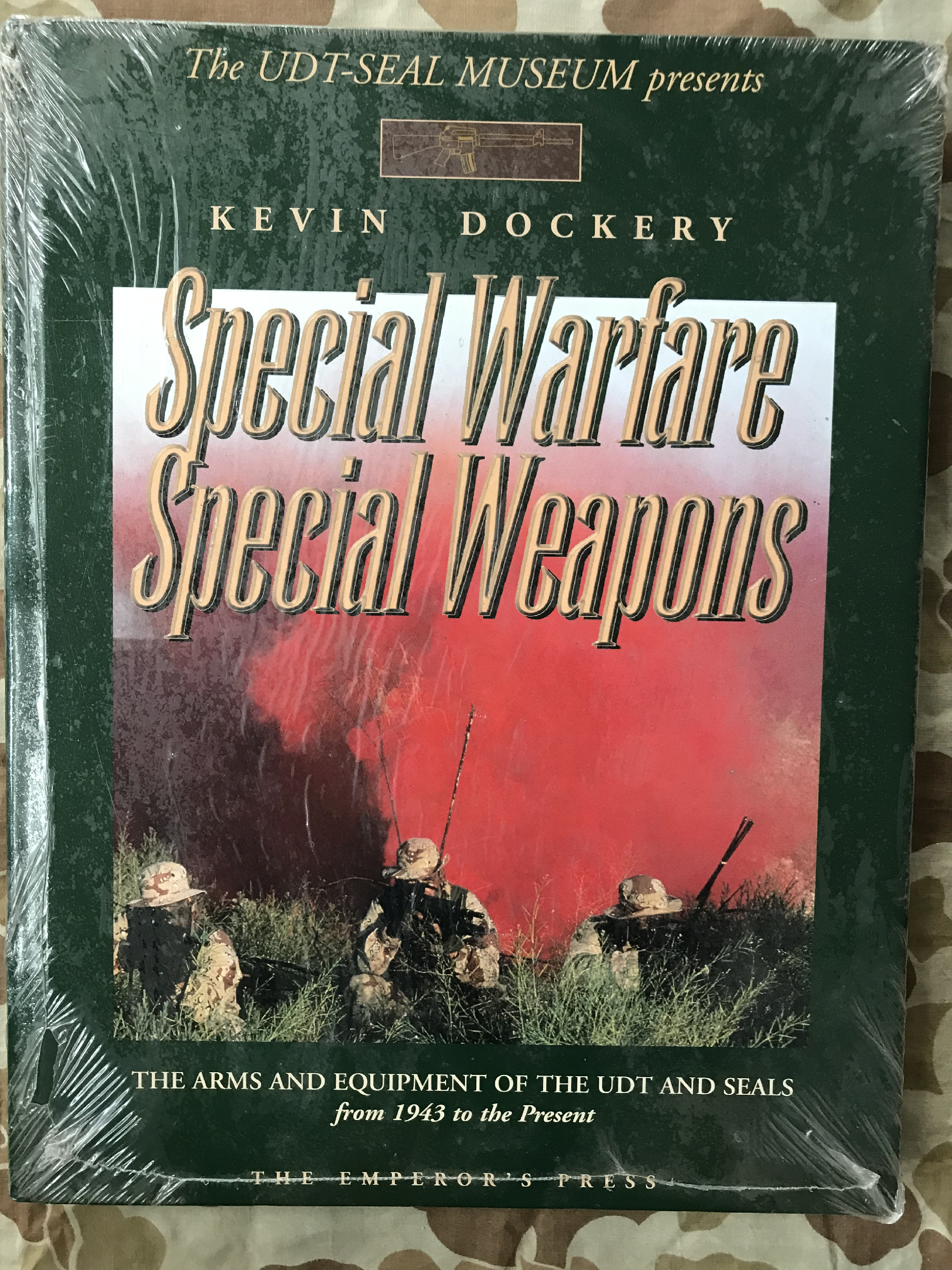 Kniha "Special Warfare Special Weapons - The Arms and Equipment of the UDT and SEALS 1943 to the Present"