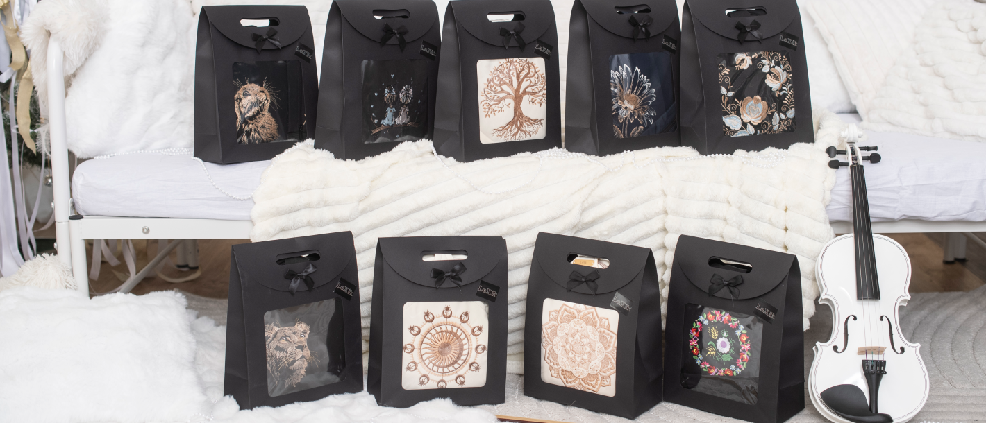 Hromadná fotografie ručně šitých dámských batohů