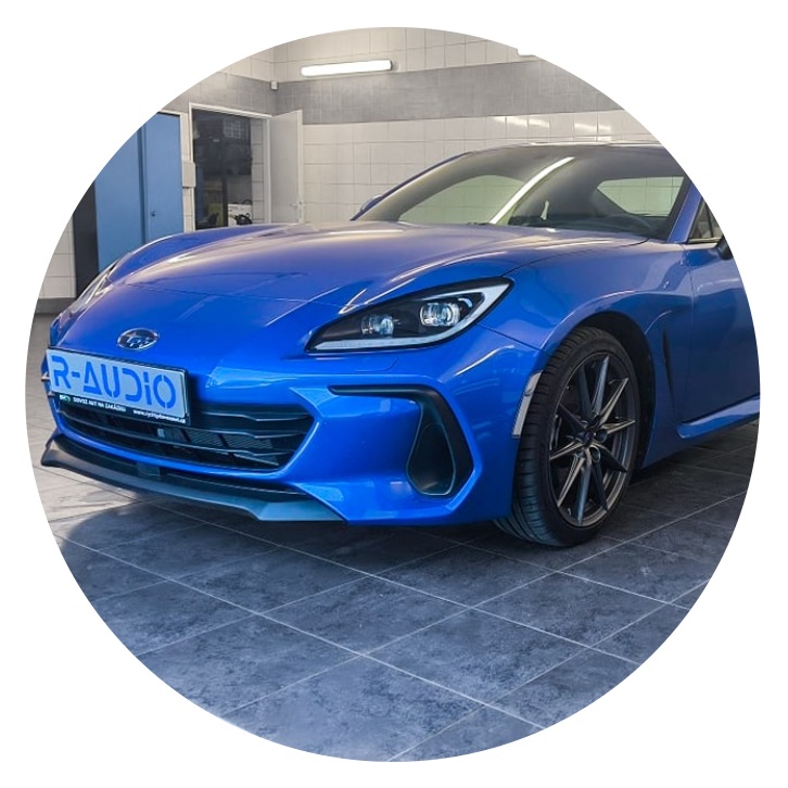 Subaru BRZ - montáž třípásmového systému