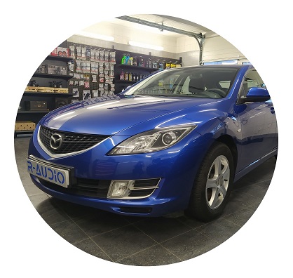 Mazda 6 - montáž rádia a parkovací kamery