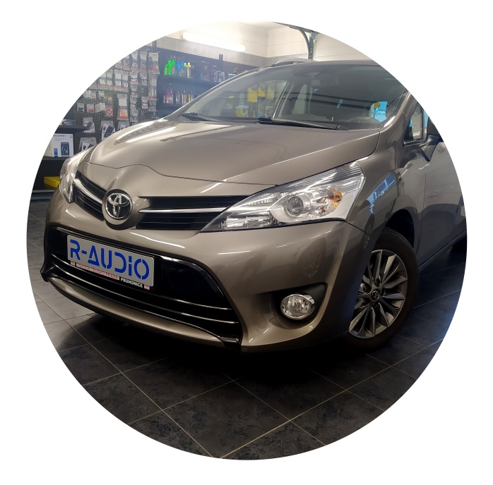 Toyota Verso – výměna všech reproduktorů a vytlumení dveří