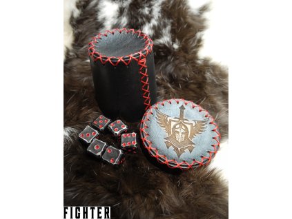 Sada kovaných kostek a koženého kelímku - Válečník