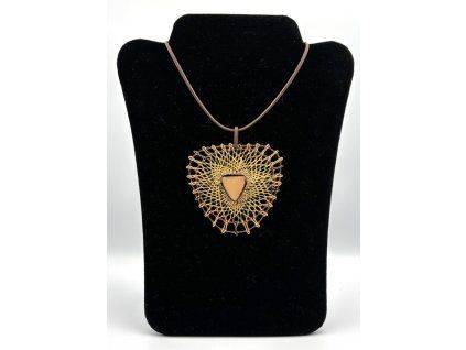 Paličkovaný náhrdelník Trigon