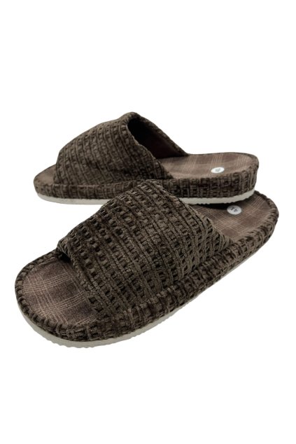 Pánské hnědé domácí papuče 08