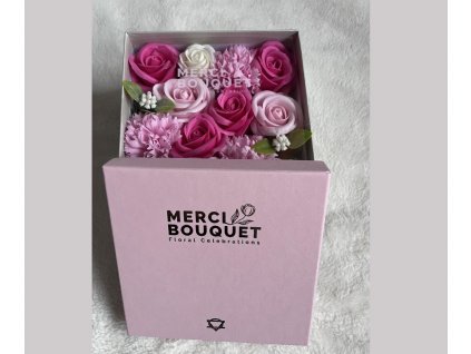 Čtvercový box s mýdlovými květy