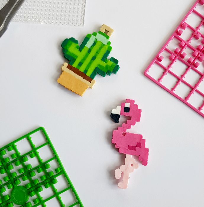Malé pixelové přívěsky a klíčenky PixelHOBBY s barevnými motivy