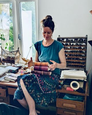 Summer is here! I made some new journals and smaller photo albums, which have sold out recently. Now I just need to find a...