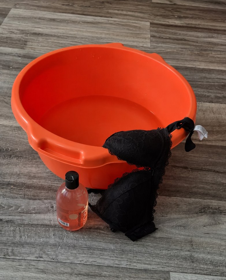 Tuhle chybu dělá 9 z 10 žen při praní podprsenek