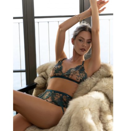 Hannah (34)