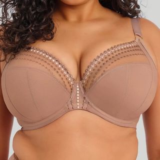 Matilda v capuccino barvě 😍 Matilda perfektně oblékne větší poprsí a navíc upoutá svým rafinovaným designem. Široká látka...