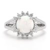 Stříbrný prsten s bílým opálem a zirkony (Velikost Vel.9 - EU: 60)