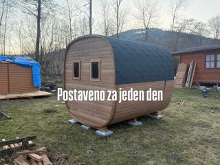 Ráno přijedeme na zahradu. Odpoledne stojí sauna. Bez betonové desky. Bez stavebního chaosu. Bez kompromisů. Každý projekt...