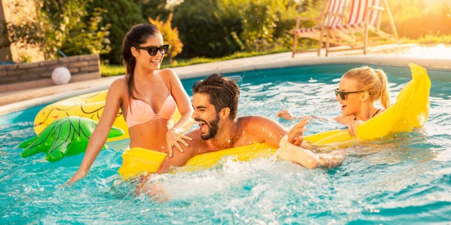 Ako si užiť poriadnu zábavu v bazéne? 8 tipov na leto plné radosti!