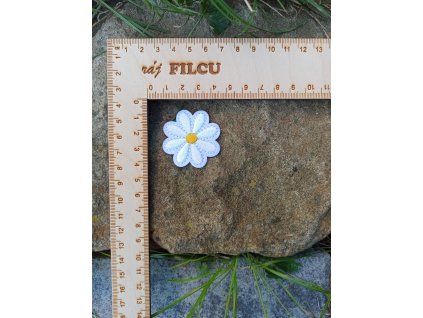 Nažehlovací kytka bílá